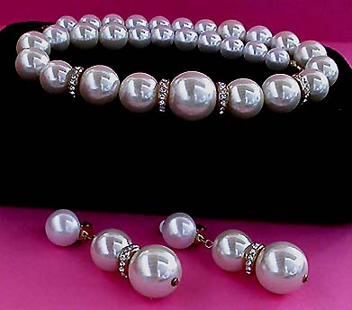 a beautiful vintage costume jewelry parure