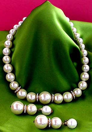 a beautiful vintage costume jewelry parure