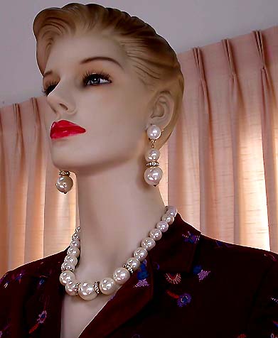 a beautiful vintage costume jewelry parure