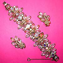 a beautiful vintage costume jewelry bracelet Juliana