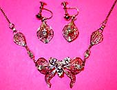 a beautiful vintage costume jewelry necklace unsigned