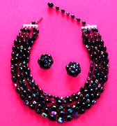 a beautiful vintage costume jewelry necklace Vendome