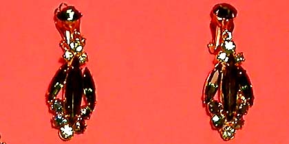 a beautiful vintage costume jewelry necklace Juliana