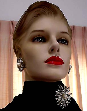 a beautiful vintage costume jewelry parure