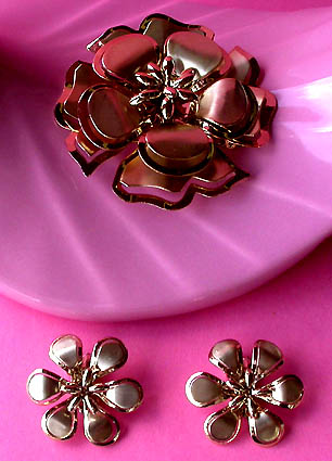 a beautiful vintage costume jewelry parure