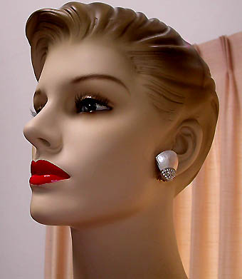 a beautiful vintage costume jewelry parure