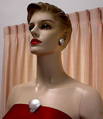 a beautiful vintage costume jewelry parure