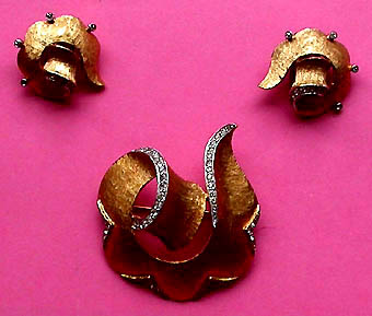 a beautiful vintage costume jewelry parure