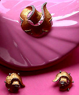 a beautiful vintage costume jewelry parure
