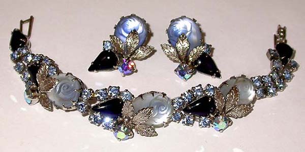 a beautiful vintage costume jewelry necklace Juliana
