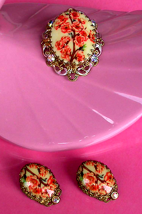 a beautiful vintage costume jewelry parure