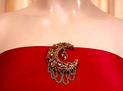 a beautiful vintage costume jewelry parure