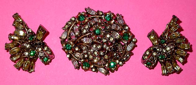 a beautiful vintage costume jewelry necklace Juliana