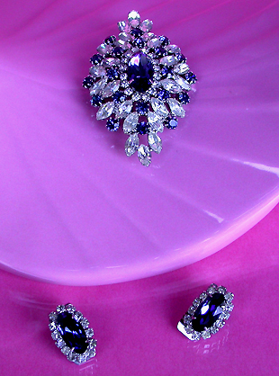 a beautiful vintage costume jewelry parure