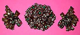 a beautiful Hollycraft vintage costume jewelry brooch pin and clip earrings