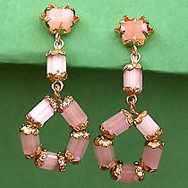 a beautiful vintage costume jewelry necklace, bracelet and clip earrings