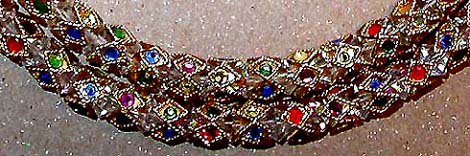 a beautiful vintage costume jewelry necklace unsigned