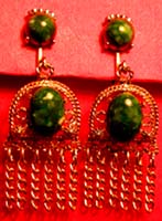 a beautiful vintage costume jewelry necklace and earrings unsigned