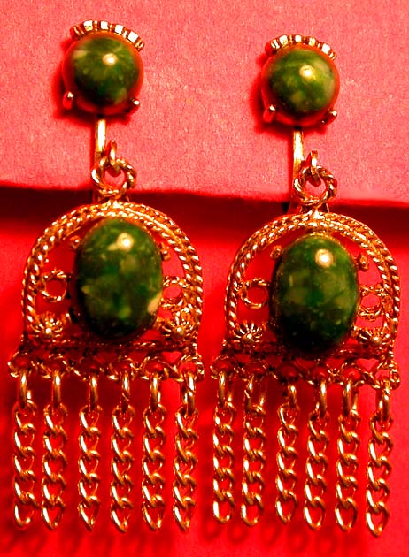 a beautiful vintage costume jewelry earrings unsigned