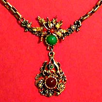 a beautiful vintage costume jewelry necklace and earrings unsigned