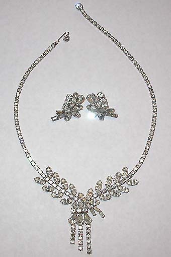 a beautiful Vintage Costume Estate  Antique Jewelry Matching Sets Parures unsigned