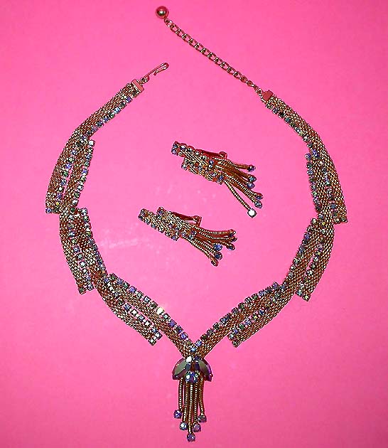 a beautiful vintage costume jewelry necklace