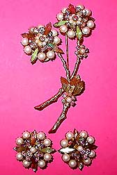 a beautiful Alice Cavinesss vintage costume jewelry necklace, bracelet and earrings