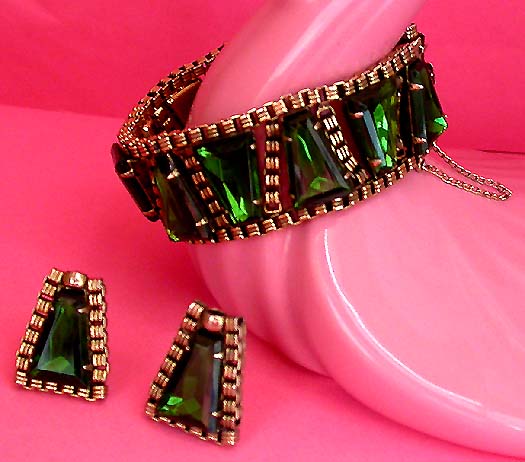 a beautiful vintage costume jewelry necklace Weiss
