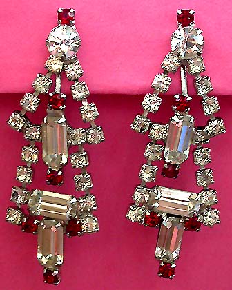 a beautiful vintage costume jewelry necklace