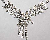 a beautiful vintage costume jewelry necklace unsigned
