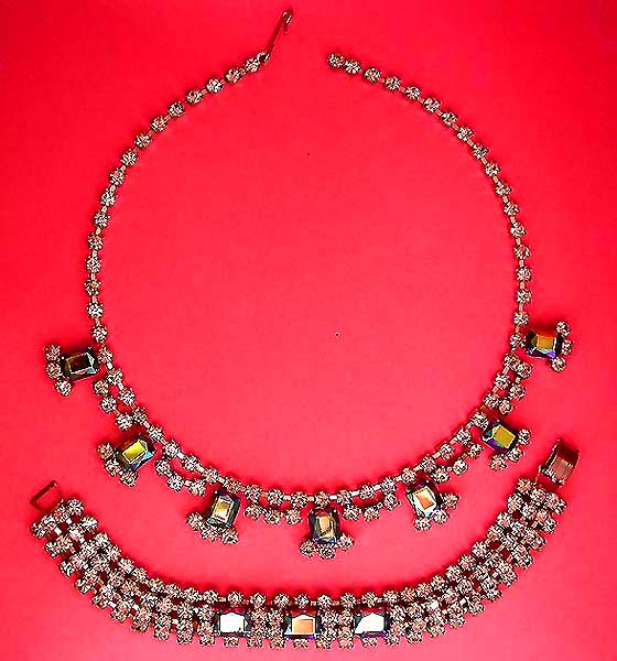 a beautiful vintage costume jewelry necklace