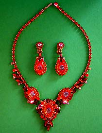a beautiful Alice Cavinesss vintage costume jewelry necklace, bracelet and earrings
